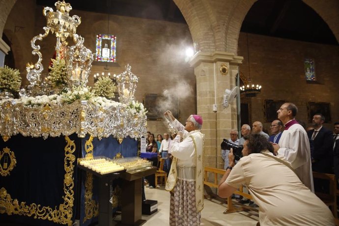 El obispo de Córdoba pide ante la Fuensanta por los casos de "pobreza extrema"