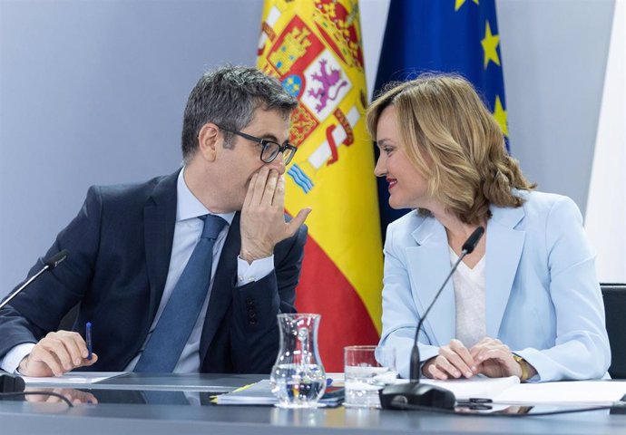 Archivo - El ministro de la Presidencia, Justicia y Relaciones con las Cortes, Félix Bolaños y la ministra de Educación y Formación Profesional, Pilar Alegría, durante una rueda de prensa posterior al Consejo de Ministros, en el Palacio de La Moncloa, a 4