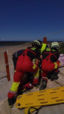 Evacuada una mujer con fractura de tobillo de la playa de Amió, en Val de San Vicente