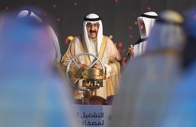 Archivo - AHMADI GOVERNORATE, May 30, 2024  -- Kuwait's Emir Sheikh Mishal Al-Ahmad Al-Jaber Al-Sabah attends the inauguration ceremony of the Al-Zour Refinery in Ahmadi Governorate, Kuwait, May 29, 2024. Kuwait's Emir Sheikh Mishal Al-Ahmad Al-Jaber Al-S