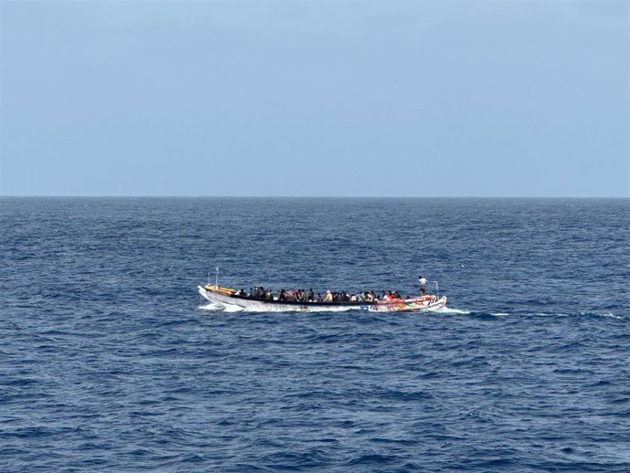 Archivo - La Armada senegalesa intercepta una embarcación con 164 migrantes al sur de las costas de Dakar (archivo)