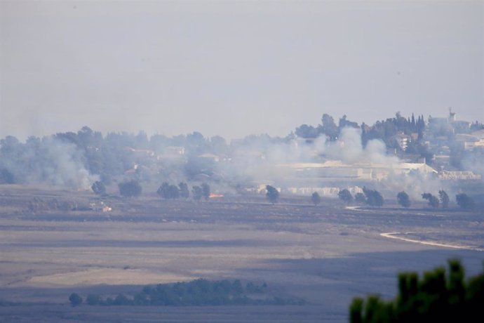 Columnas de humo tras un bombardeo del Ejército de Líbano contra la ciudad de Marjayún, en el sur de Líbano (archivo)