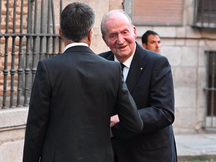 El Rei Juan Carlos a la seua arribada a la Catedral Castrense davant del funeral per Juan Gómez-Acebo, a 08 de setembre de 2024, a Madrid