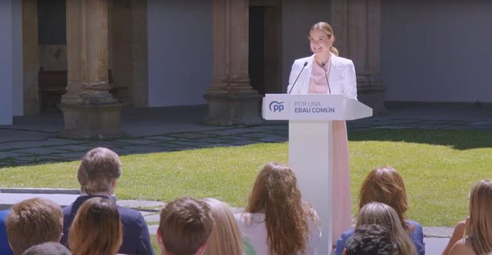 Archivo - La presidenta del Govern y del PP balear, Marga Prohens, en un acto en Salamanca.