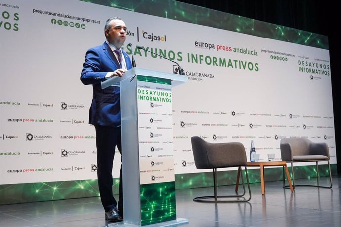 El presidente de la Diputación de Granada, Francis Rodríguez, participa en los desayunos informativos de Europa Press Andalucía en colaboración con la Fundación Cajasol y la Fundación CajaGranada.