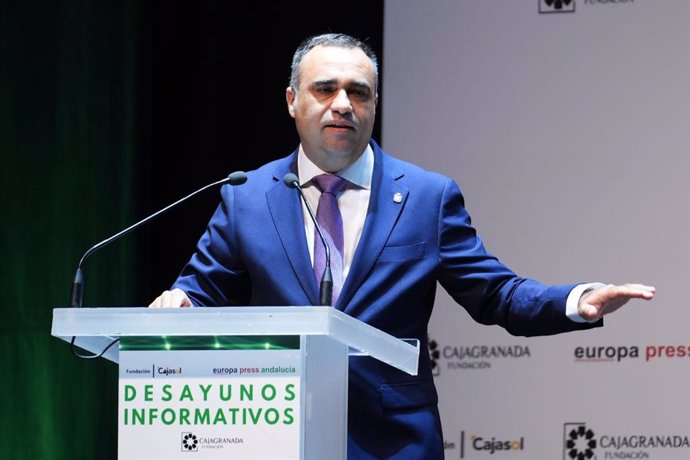 El presidente de la Diputación de Granada, Francis Rodríguez, en el desayuno de Europa Press en el Teatro CajaGranada