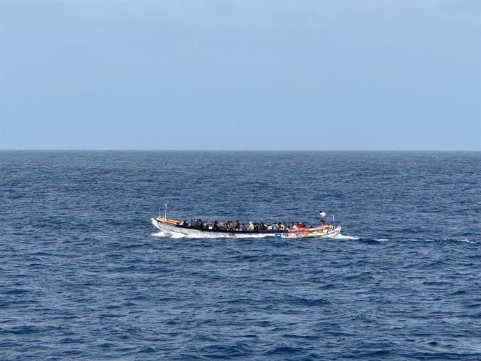 Archivo - Arxiu - L'Armada senegalesa intercepta una embarcació amb 164 migrants al sud de les costes de Dakar (arxiu)