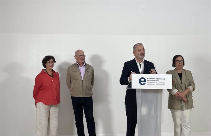 El alcalde de Barcelona, Jaume Collboni, este lunes en una rueda de prensa sobre el inicio del curso escolar.