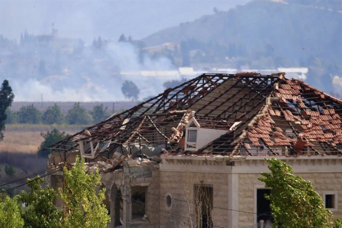 Daños materiales en una casa tras un ataque del Ejército de Israel contra la ciudad de Marjayún, en el sur de Líbano (archivo)