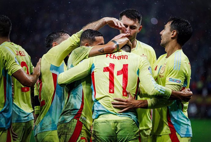 La selección española celebra un gol ante Suiza.