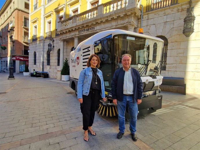 Presentación de la nueva barredora en Teruel.