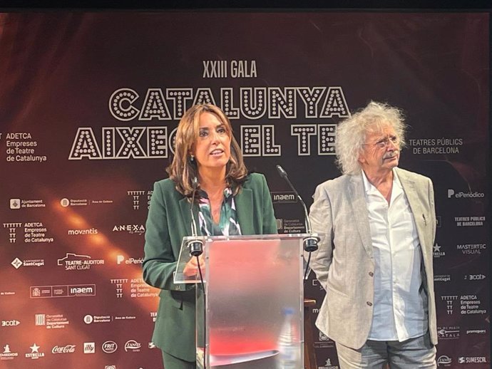 La presidenta de Adetca ISabel Vidal y el vice Toni Albadalejo, en una rueda de prensa este martes.