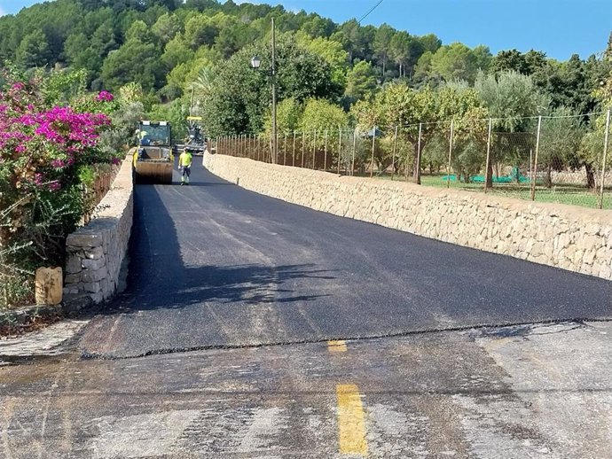 Obras de renovación de la carretera entre Selva y Mancor de la Vall.