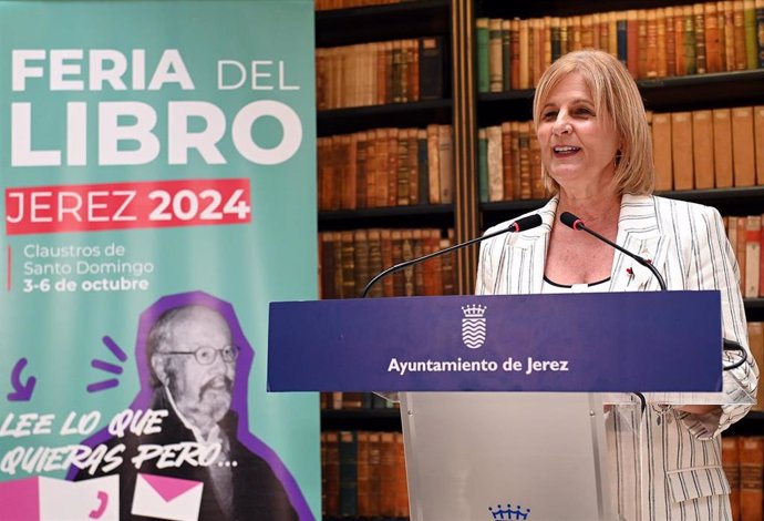 La alcaldesa de Jerez, María José García-Pelayo, presentando la Feria del Libro 2024.