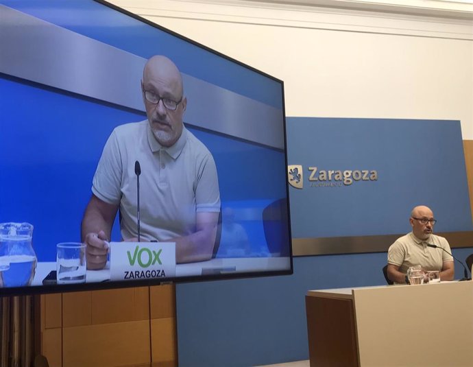 El concejal del grupo municipal de VOX en el Ayuntamiento de Zaragoza, David Flores,