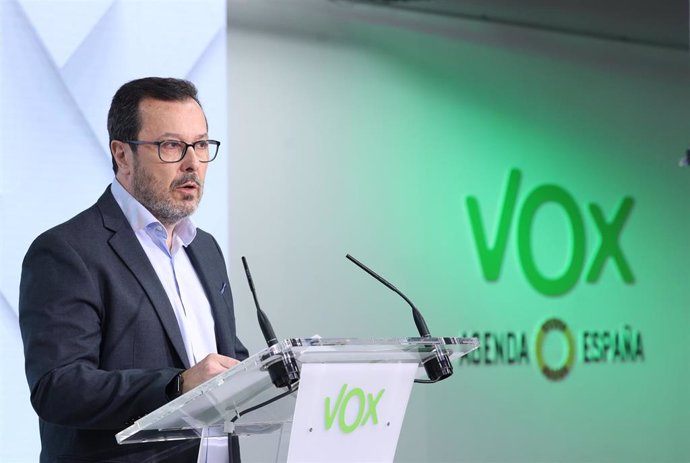 El portavoz de VOX, José Antonio Fúster,  durante una rueda de prensa posterior al Comité Ejecutivo Nacional de VOX, a 9 de septiembre de 2024, en Madrid (España).