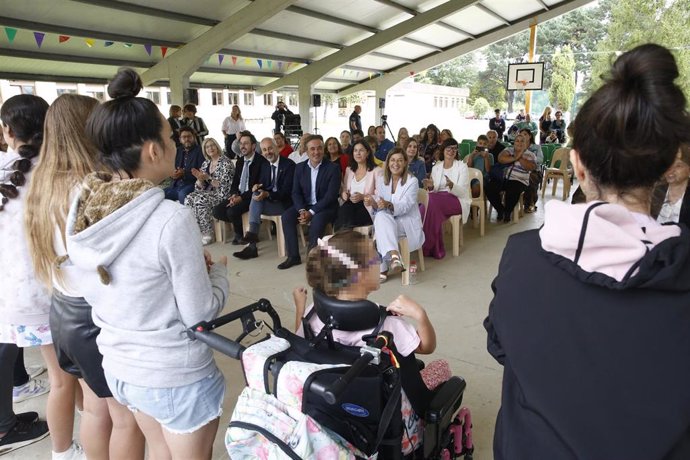 La presidenta, María José Sáenz de Bururaga, inaugura el curso escolar en el Centro de Educación Especial Parayas