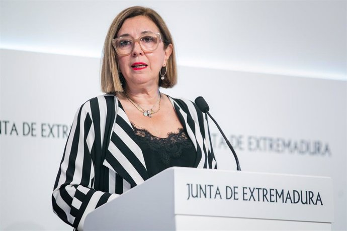 La consejera de Agricultura, Ganadería y Desarrollo Sostenible de la Junta de Extremadura, Mercedes Morán, en rueda de prensa en Mérida