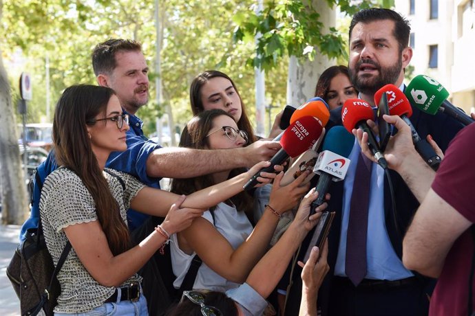 El presidente de Iustitia Europea, Luis María Pardo, a su salida de los juzgados de Plaza de Castilla tras declarar contra Begoña Gómez en calidad de acusación popular, a 9 de septiembre de 2024, en Madrid (España). El abogado y presidente del partido pol