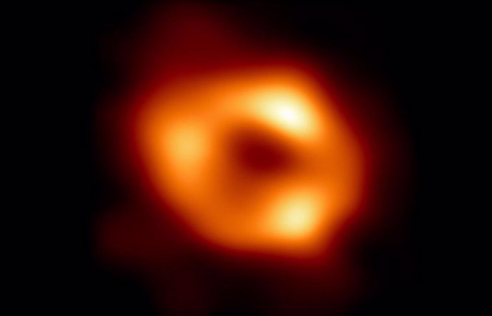 La primera imagen de Sagitario A estrella , el agujero negro supermasivo que se encuentra en el centro de nuestra galaxia. Fue captada por el Event Horizon Telescope (EHT).