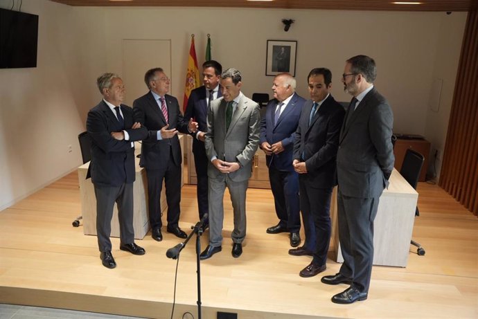 El presidente de la Junta de Andalucía, Juanma Moreno, en la inauguración de la sede judicial de Lucena (Córdoba).