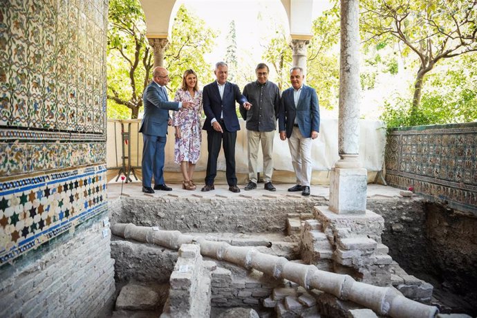 Visita a las excavaciones del Cenador de Carlos V del Alcázar