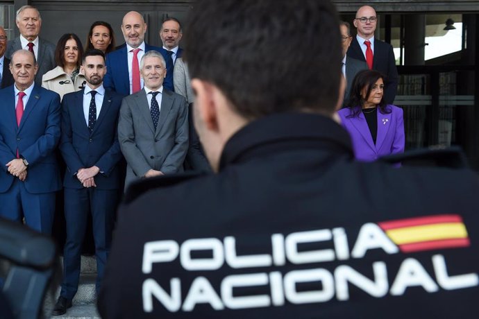 Archivo - El ministro del Interior, Fernando Grande-Marlaska, durante la inauguración de la exposición ‘200 años de historia de la Policía española’