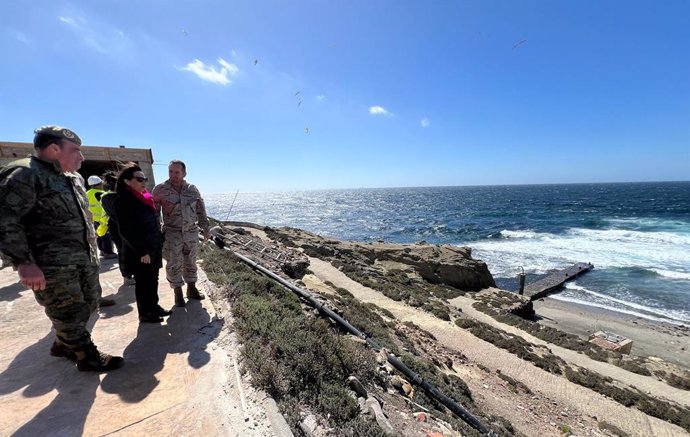 Archivo - La ministra de Defensa, Margarita Robles, durante su visita al Destacamento Naval de la Isla de Alborán en marzo de este año.