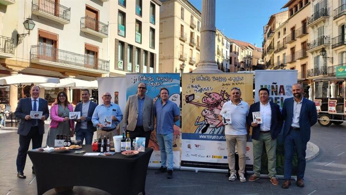 Acto de presentación celebrado este lunes en la Plaza del Torico de Teruel.