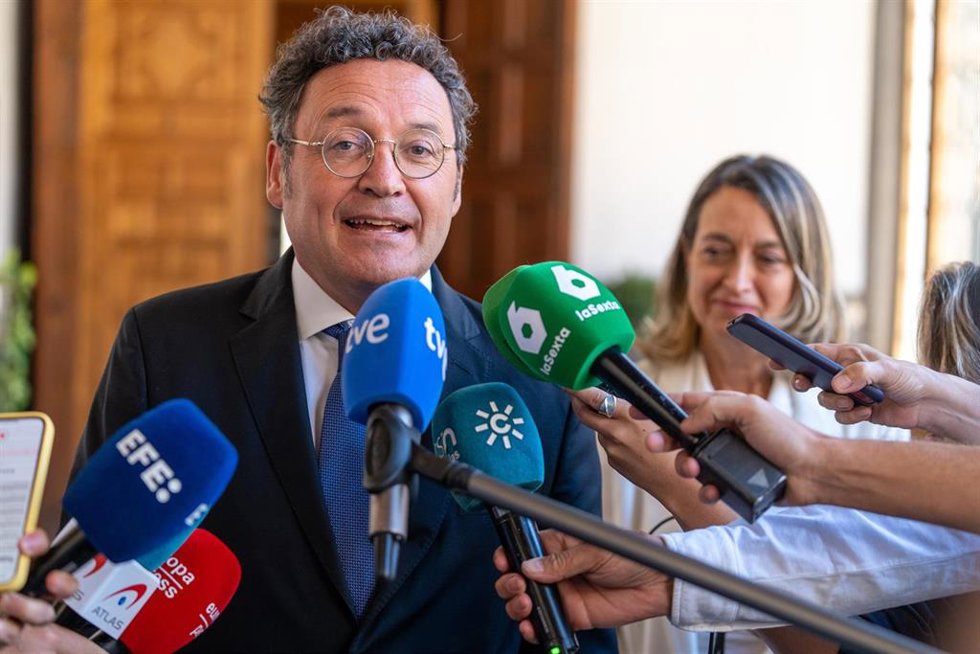 El fiscal general del Estado, Álvaro García Ortiz, atiende a los medios con motivo de la toma de posesión de Concepción Rodríguez Cabezas como nueva fiscal jefa de la Fiscalía Provincial de Granada.