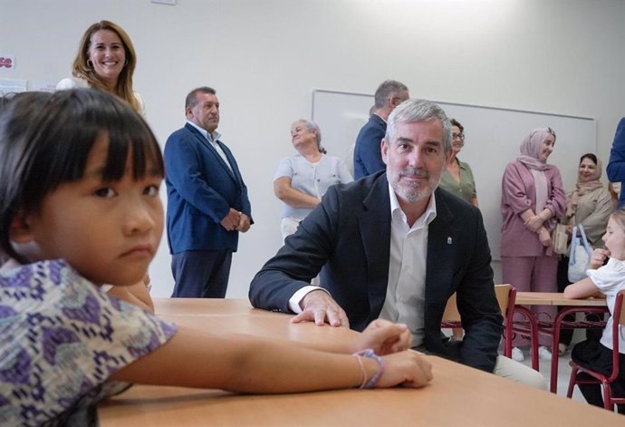 El presidente de Canarias, Fernando Clavijo, en la inauguración del CEIP El Castillo, en Fuerteventura