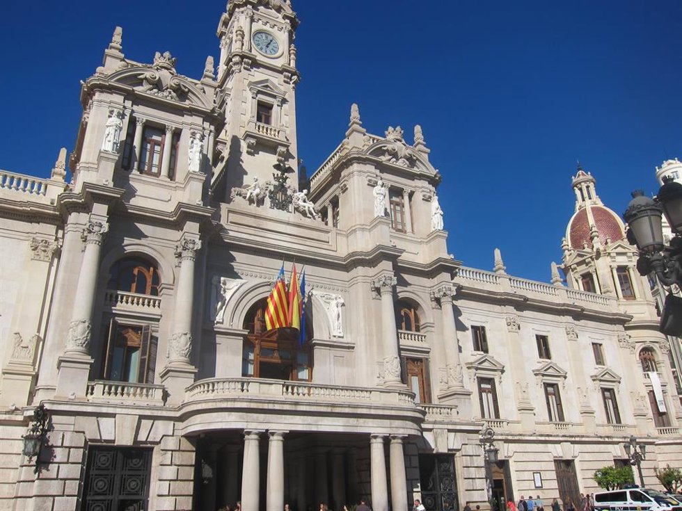 Archivo - Imagen de la fachada del Ayuntamiento de Valncia 