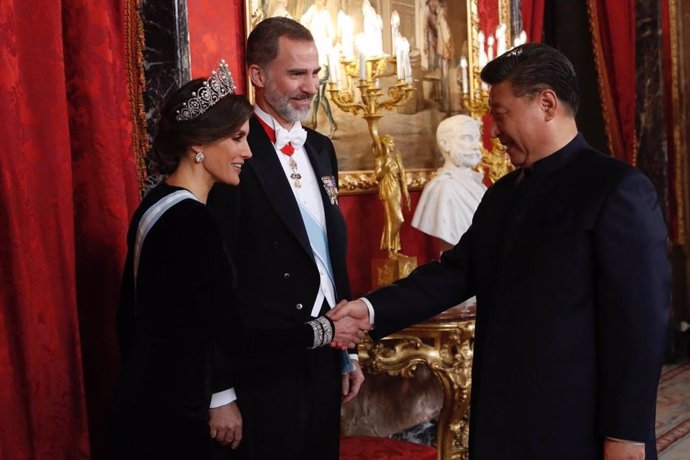 Archivo - Los Reyes Felipe VI y Letizia ofrecen una cena al presidente de China Xi Jinping y a su esposa Peng Liyuan en el Palacio Real de Madrid 