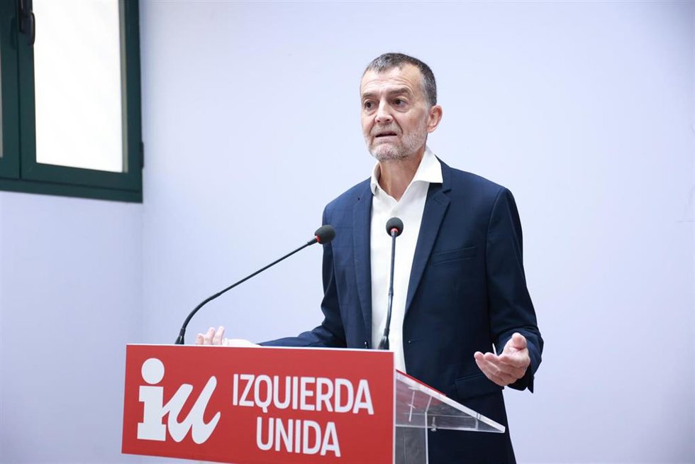 El coordinador federal de Izquierda Unida, Antonio Maíllo, durante la rueda de prensa. A 09 de septiembre de 2024, en Sevilla (Andalucía, España). Rueda de prensa del coordinador federal de Izquierda Unida, Antonio Maíllo para abordar asuntos de actuali
