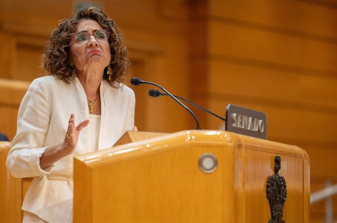 La vicepresidenta primera y ministra de Hacienda, María Jesús Montero, durante un pleno en el Senado