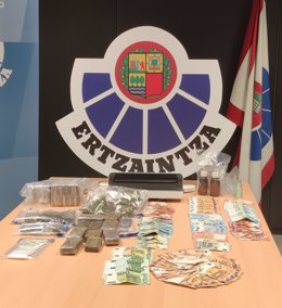 Material aprefendido en la operación policial.