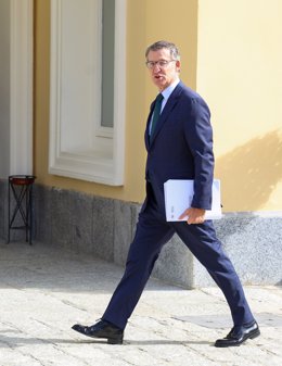 El presidente del PP, Alberto Núñez Feijóo, llega a una reunión con los presidentes autonómicos del Partido Popular, en el Palacio de los Duques de Pastrana, a 6 de septiembre de 2024, en Madrid (España). Durante el encuentro, al que acuden los once presi