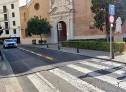 Imagen de la calle Santa Ángela de la Cruz adjuntada a la licitación para la renovación de redes de saneamiento y abastecimiento por parte de Emasesa.