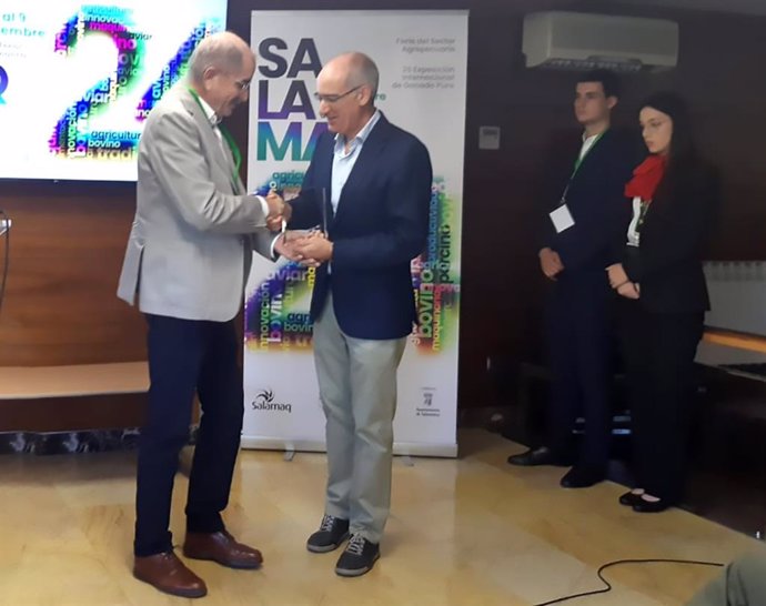 La empresa Riegos del Duero recibe el premio de Innovación en la Feria Agropecuaria de Salamanca.