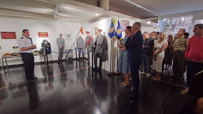 Fundación Ibercaja Huesca acoge la exposición "200 años de la Policía Nacional"