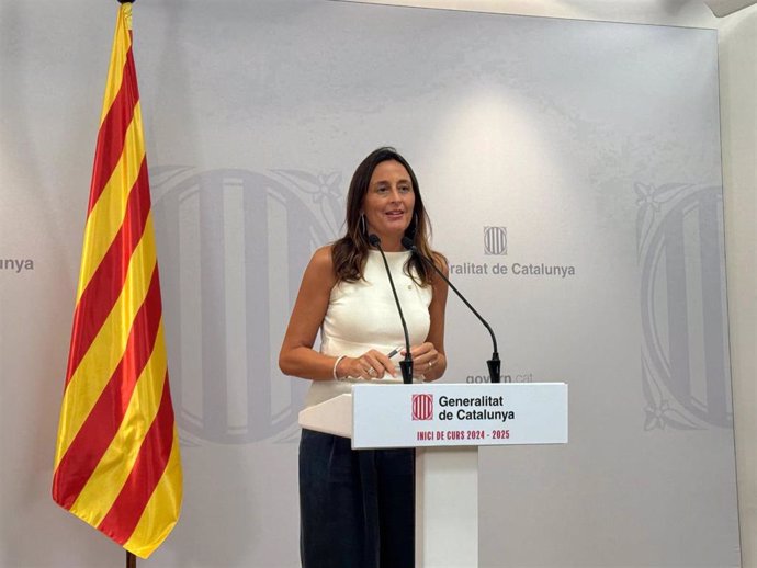 Esther Niubó este lunes en rueda de prensa en el departamento de Educación, en Barcelona