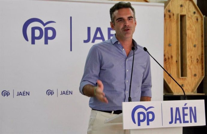 El vicesecretario general del PP de Andalucía, Ramón Fernández-Pacheco, durante su intervención durante el acto de inicio del curso político del PP de Jaén.