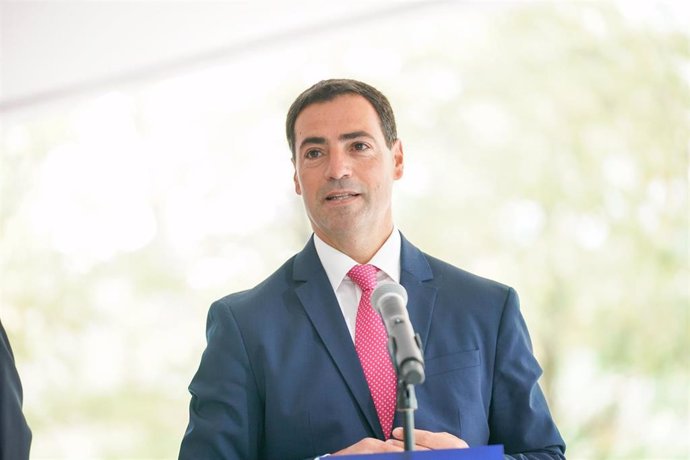 El lehendakari, Imanol Pradales, durante una rueda de prensa tras la primera reunión del Pacto Vasco de Salud, en Bizkaia Aretoa, a 5 de septiembre de 2024, en Bilbao, Vizcaya, País Vasco (España). Por su parte, el sindicato ELA ha decidido finalmente que