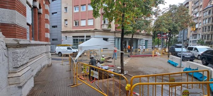 Trabajos de sustitución de cables subterráneos de media tensión en el barrio de Eixample nord de Girona