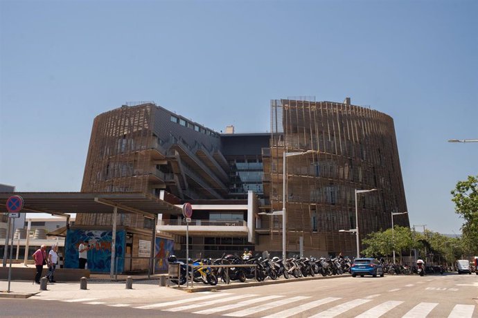 Archivo - Fachada del edificio del Parque de Recerca Biomédica de Barcelona (PRBB), a 11 de julio de 2024, en Barcelona, Catalunya (España). Los centros de investigación ubicados en el PRBB forman una coalición interinstitucional y están conectados en un 