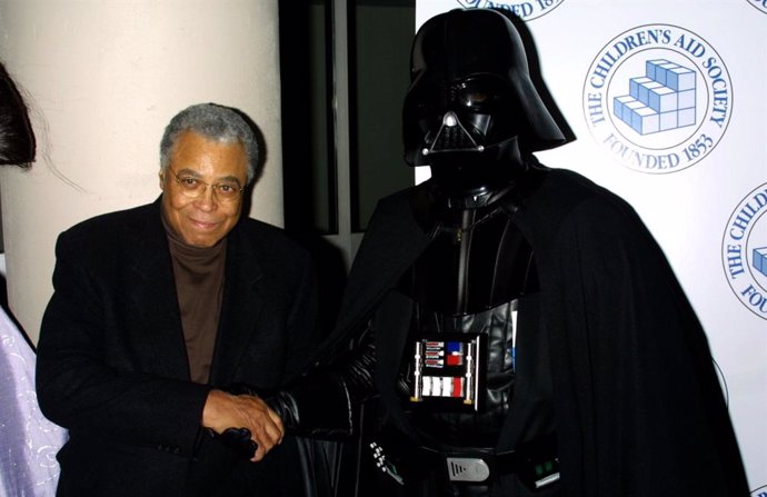 La famila de Star Wars llora la muerte de su "padre" James Earl Jones, "uno de los mejores actores del mundo"