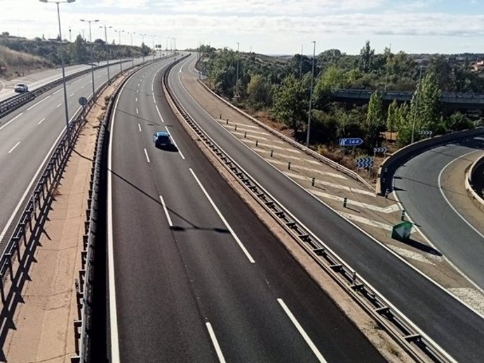 Calzada sentido Benavente-Madrid de la Autovía de la Ruta de la Plata (AP-66) en la provincia de León, que ha finalizado los arreglos