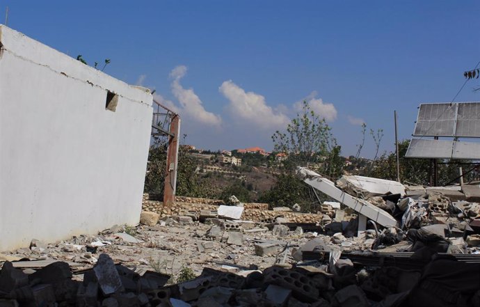 Daños materiales causados por un bombardeo del Ejército de Israel contra la localidad de Jiam, en el sur de Líbano (archivo)