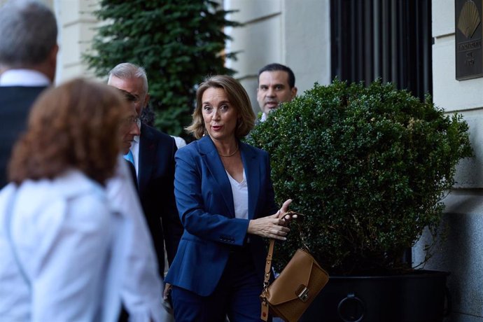 La secretaria general del PP, Cuca Gamarra, llega a un desayuno informativo del Fórum Europa organizado por Nueva Economía Fórum, a 9 de septiembre de 2024, en Madrid (España).