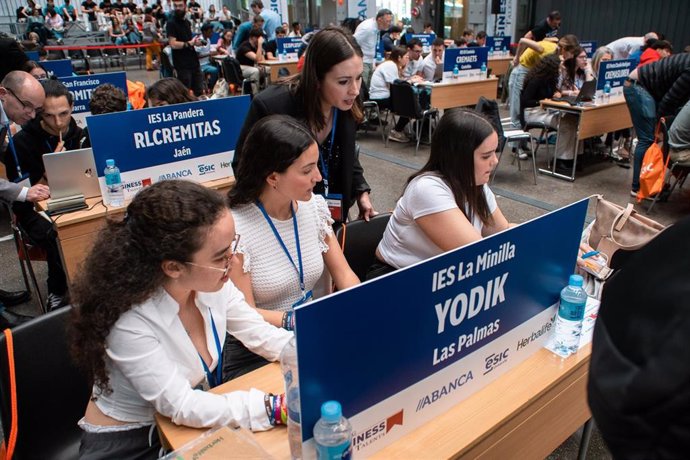 Archivo - Participantes en la XIII Final Nacional Young Business Talents.